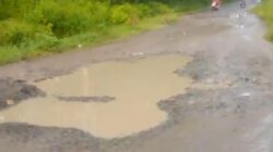 Jalan di Desa Padang Ratu Lampung Utara Seperti Kolam Ikan Lele Perlu Perbaikan