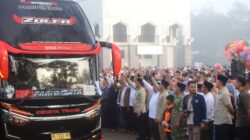 Ditandai Pengibaran Bendera, Bupati Parosil Lepas Keberangkatan 207 Jamaah Calon Haji Dari Lampung Barat
