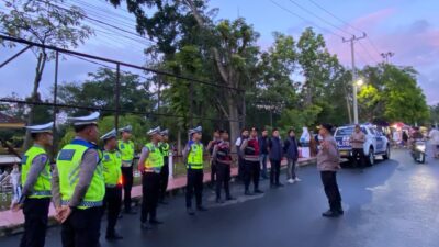 Pastikan Berjalan Aman dan Lancar, Polisi Kawal Keberangkatan Calon Jamaah Haji Asal Way Kanan