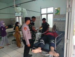 Respon Cepat Layanan 110, Polsek Way Tuba Evakuasi Pengendara Motor Alami Kecelakaan di Jalinsum Way Kanan