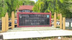 MESKI SUDAH DIBERITAKAN, PLAFON SMAN 1 KAYUAGUNG TAK KUNJUNG DIPERBAIKI – MASYARAKAT DESAK APH DAN DISDIK SUMSEL TIDAK TUTUP MATA