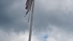 Bendera Merah Putih Sobek Masih Berkibar dI Puskesmas Pedamaran Timur, Diduga Langgar UU Tentang Bendera Negara