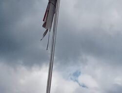 Bendera Merah Putih Sobek Masih Berkibar dI Puskesmas Pedamaran Timur, Diduga Langgar UU Tentang Bendera Negara