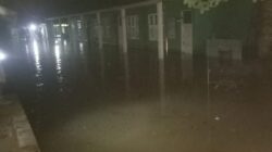 Hujan Deras Guyur Baradatu, Sekolah hingga Rumah Warga di Kampung Tiuh Balak Pasar Terendam ndam Fasilitas Umum di Tiuh Balak Pasar, Tim TRC BPBD Way Kanan Gerak Cepat Evakuasi