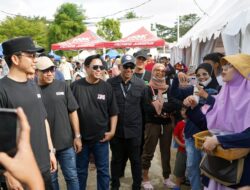 Di Tengah Hingar Bingar Indonesian Drift Series 2026, Bupati Egi Sempatkan Jajan Dagangan Pelaku UMKM
