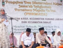 Bupati Ayu Hadiri Istighotsah dan Pengajian Akbar Tiga Kecamatan di Gunung Labuhan