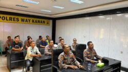 Polisi dan Warga Nobar Piala Dunia Swedia vs Tunisia di Way Kanan