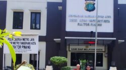 BERLOGO PASTI, RUDY SILFA DAMPINGI DEDDY HERMAWAN DI POLSEK PINANG: “HUKUM HARUS MELINDUNGI MASYARAKAT