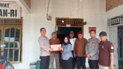Hari Bhayangkara ke 80, Polres Waykanan Melalui kasat Bimas Salurkan Bansos Kepada Warga kampung Negri Baru kecamatan Umpu semenguk 