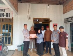 Hari Bhayangkara ke 80, Polres Waykanan Melalui kasat Bimas Salurkan Bansos Kepada Warga kampung Negri Baru kecamatan Umpu semenguk 