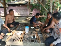 Perkuat Sinergi, Polsek Way Tuba Gelar Patroli Dialogis dan Sosialisasi Sabuk Kamtibmas