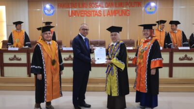 Sekda Tulang Bawang Raih Gelar Doktor, Hasilkan Model Tipologi Implementasi Kebijakan P4GN Berbasis Kearifan Lokal