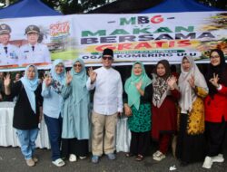 Ribuan Senyum Warnai Makan Bersama Gratis , Warga Apresiasi Kepedulian Bupati OKU