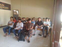 Turnamen Sepak Bola HUT RI ke-81, Polsek Kasui Sampaikan Binluh Kepada Panitia dan Peserta