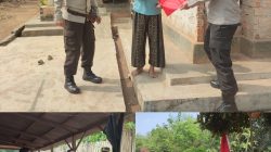 Satbinmas Polres Way Kanan Bagikan dan Pasang Bendera Merah Putih Sambut HUT RI ke-81