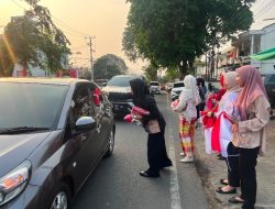 Pemprov Lampung Dorong Nasionalisme Lewat Gerakan Pembagian Bendera Merah Putih
