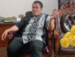Kepsek SMKN 1 Lubuk Basung, Verizal,S.Kom.M.Kom Bercita- Cita Ternak Ayam, Jatuhnya Jadi Guru
