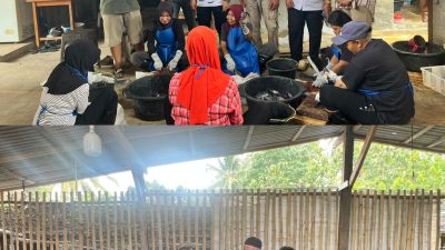 Dapur Kasui Makmur Yayasan Daru Said Sukarame 2 berikan apresiasi kepada Supplier UMKM Ikan Pak Asmazi kasui