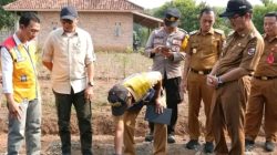 Penanganan Jalan Ruas Negara Ratu – Ketapang dan Ruas Negara Ratu – Gunung Betuah Dipercepat, Bupati dan Wabup Dampingi Gubernur Tinjau Lapangan