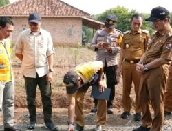 Penanganan Jalan Ruas Negara Ratu – Ketapang dan Ruas Negara Ratu – Gunung Betuah Dipercepat, Bupati dan Wabup Dampingi Gubernur Tinjau Lapangan