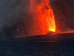 Aktivitas Gunung Anak Krakatau Dipantau, Pelayanan Merak-Bakauheni Tetap Berjalan