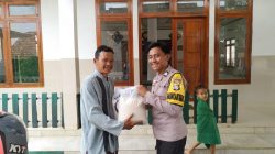 Jumat Berkah, Polsek Umpu Semenguk Perkuat Silaturahmi Lewat Aksi Sosial