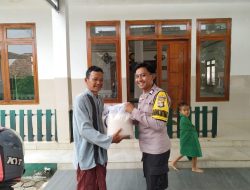 Jumat Berkah, Polsek Umpu Semenguk Perkuat Silaturahmi Lewat Aksi Sosial